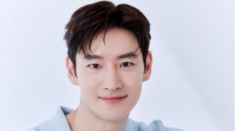 Bingung Cari Outfit Hangout? 4 Style Lee Je Hoon Ini Bisa Jadi Inspirasi!