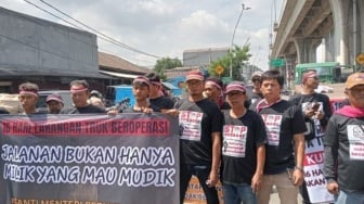 Pengusaha Truk Demo, Tolak Aturan 'Puasa' Selama 16 Hari