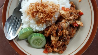 Ayam Geprek Jadi Jurus Damai, Kisah Kocak Pasangan Ini Buktikan Makanan Bisa Redam Emosi