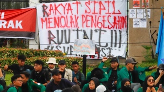 Demo Tolak RUU TNI di DPR Diadang Polisi dan Tentara Bersenjata, YLBHI: Indonesia Makin Gelap