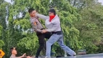 Duel saat Demo Tolak RUU TNI, Nasib Pendemo yang Bikin Polisi K.O Disorot: Ngeri Tiba-tiba Hilang