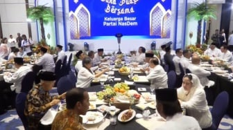 Momen Langka Surya Paloh, Jokowi dan Puan Duduk Semeja Ngobrol Sambil Santap Sate, Bahas Apa?