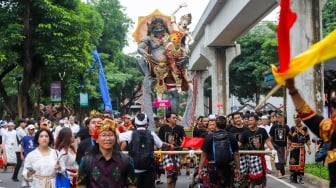 Meriahnya Pawai Ogoh-Ogoh di Taman Mini