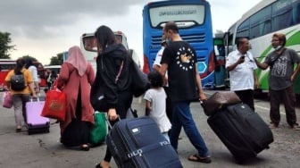 Antipanik, 7 Tips Menjaga Barang saat Mudik Naik Transportasi Umum agar Tetap Aman