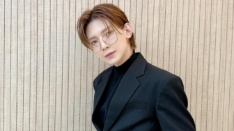 4 Inspirasi OOTD Harian Chic ala Yeosang ATEEZ, Simpel tapi Menawan!