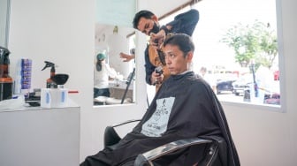 Barbershop Gratis Serambi MyPertamina Tampil Makin Menawan Sebelum Pulang ke Kampung Halaman