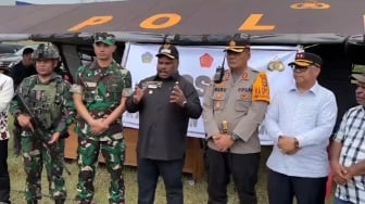 Bupati Yahukimo Bantah Guru dan Nakes di Distrik Anggruk Intelijen TNI/Polri: Mereka Direkrut 2021