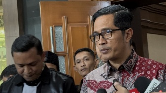 Mangkir Panggilan KPK di Kasus TPPU SYL, Adik Febri Diansyah Pilih Rapat Bareng Tim Hukum Hasto