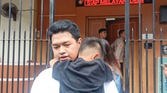 Masa Tahanan Diperpanjang Jadi 40 Hari, Nikita Mirzani Dibesuk Anak-Anak