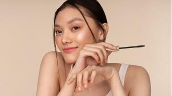 4 Tips Makeup "Habis Mandi" untuk Tampilan Lebaran yang Natural dan Menawan