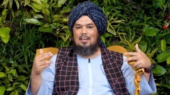 Ustaz Derry Sulaiman Klarifikasi Usai Dituding Paksa Bobon Santoso Mualaf