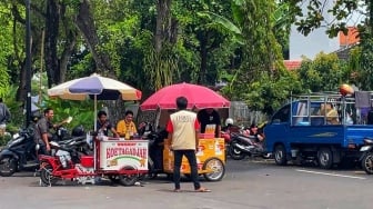 Jamaah Masjid Agung Syuhada Resah, Street Coffee Ganggu Iktikaf, Pakaian Tak Sopan Jadi Sorotan