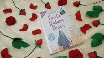 Novel Cinta dalam Diam: Sebuah Perjalanan Cinta, Hijrah, dan Keikhlasan