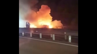 Sebelum Puluhan Mobil Chery Hangus di Bekasi, Omoda 5 Terbakar di Jalan Tol