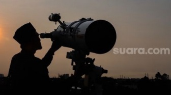 Saat Ramadan Sudah Dimulai, Warga di Agam Ini Masih Menatap Langit Mencari Hilal