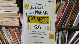 Ulasan Buku Jadilah Pribadi Optimistis, Lebih Semangat Mengarungi Kehidupan