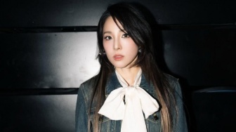 4 Inspirasi Outfit Chic ala Sandara Park 2NE1 yang Wajib Kamu Coba!