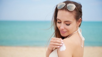 7 Merek Sunscreen yang Cepat Meresap dan Nggak Bikin Lengket di Kulit