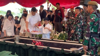 Anak Ungkap Kehendak Hotma Sitompul Dimakamkan Secara Militer: Papa Pasti Senang