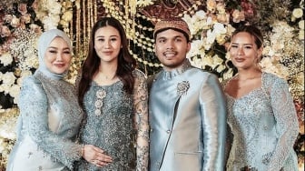 Reza Artamevia Ungkap Kebahagiaan Punya Cucu: Tatapannya Luar Biasa!