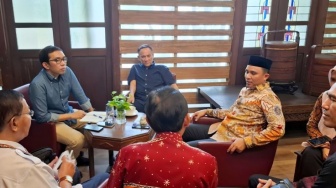 2 Desa di Lampung Barat Belum Teraliri Listrik, Parosil Temui Andi Arief