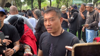 Video Anang Hermansyah Kerja Kelompok di Unair Viral, Warganet Salfok ke Background Laptop