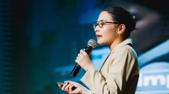 Prilly Latuconsina Jadi Dosen, Intip Kampus dan Gajinya di Sini!