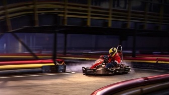 Liburan Anti-Mainstream: Jelajahi Entertainment District, dari Kafe Satwa, Gokart sampai Bowling!