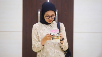 Pencari kerja memadati area gelaran Jakarta Job Fair 2025 di GOR Pancoran, Jakarta, Selasa (29/4/2025). [Suara.com/Alfian Winanto]
