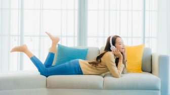 10 Kegiatan yang Bisa Dilakukan Jika Malas Keluar Rumah, Cocok Buat Kaum Introvert