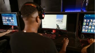 Generasi Layar, Ketika Game Online Mengganti Dunia Nyata