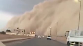 Viral di X, Video Israel Dilanda Badai Pasir Besar Langsung Memperparah Kebakaran Hutan