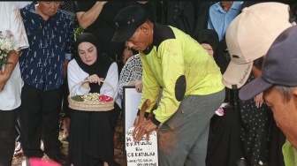 Mona Ratuliu Kenang Sosok Ayahnya yang Rela Ketinggalan Pesawat Demi Salat Ashar