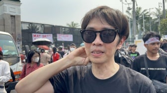 Ikut Aksi May Day di Depan DPR, Eka The Brandals: Seniman Juga Buruh, Kita Mau Menghibur Teman-teman