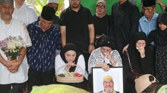 Ayah Mona Ratuliu Wafat, Keluarga Ungkap Detik-Detik Terakhir