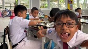 Makan Bergizi Gratis Berujung Petaka, 342 Siswa SMP Bandung Keracunan