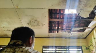 Menengok Kondisi SD Padurenan IV Bekasi: Ruang Kelas Rusak, Siswa Belajar di Musala