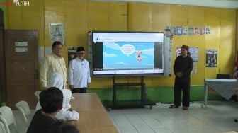 Prabowo Tinjau Smart Classroom SDN 5 Cimahpar, Mendikdasmen Tegaskan Ada Deep Learning dan Coding