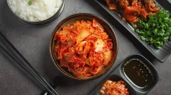 Tak Perlu Beli, Ini Cara Membuat Kimchi ala Rumahan yang Enak dan Mudah