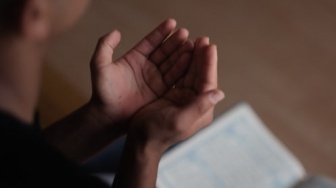 7 Amalan Membuka Pintu Rezeki yang Tertutup Menurut Islam, Baca Setiap Habis Sholat