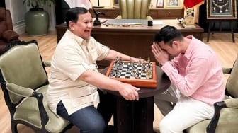 Main Catur Lawan Prabowo, Gestur Kekalahan Raffi Ahmad Disorot