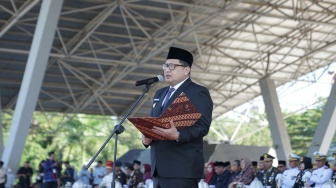 Hardiknas di Makassar: Pungli, Wisuda PAUD Mewah, dan PR yang Bikin Stres Ortu!