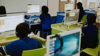 Di Balik Pintu Kelas: Refleksi Pembelajaran di Hari Pendidikan Nasional