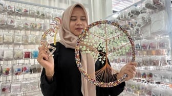 Kisah Umi Rosidah, Perajin Manik - Manik Mojokerto yang Berhasil Tembus Pasar Ameria