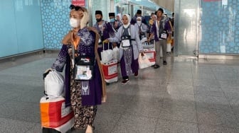 Haji 2025 Dimulai: Kloter Perdana Jemaah Haji Mendarat di Madinah, Pelunasan Bipih Resmi Ditutup