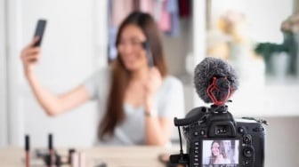 OJK: Ada Influencer yang Menyesatkan Terhubung dengan Keuangan Ilegal