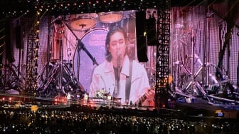 5 Momen Keseruan Konser Day6 di Stadion Madya GBK yang Bikin Susah Move On, Ada Pesta Kembang Api