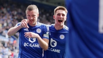 Insiden Aneh di Leicester vs Southampton: Wasit Cedera, Jamie Vardy yang Tiup Pluit