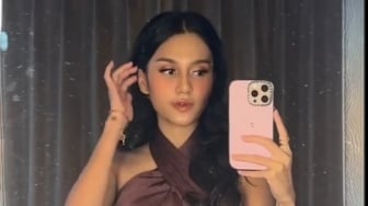 Tampil Manglingi Jadi Bridesmaid Nikahan Harris Vriza, Azizah Salsha Dituding Oplas
