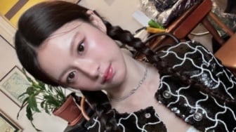 Effortless Beauty! Intip 3 OOTD Go Yoon Jung yang Cocok Banget Buat Hangout